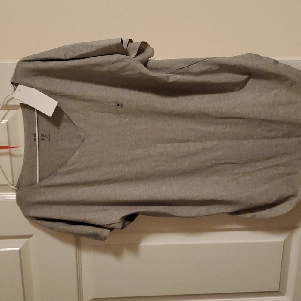 New Uniqlo work out top (over size style) size M
